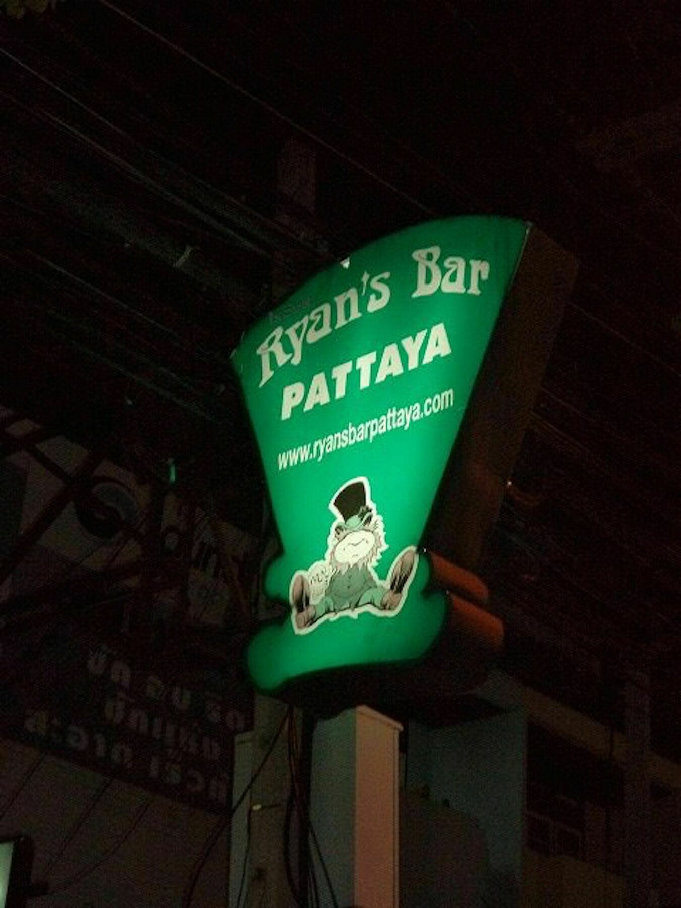 Ryan'S Bar Hotel Pattaya Exterior photo